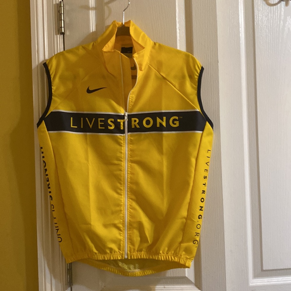 Live strong Nikes fast dry Nike biking vest. Yellow black adult small - Picture 5 of 5